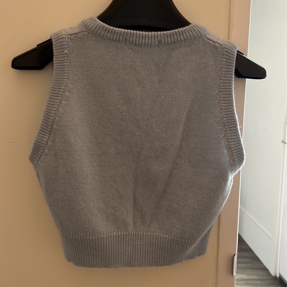 Brandy Melville Vest - Picture 5 of 6